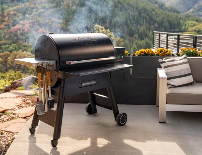 Participez au concours « Canadian Turkey » et gagnez 5 BBQ Traeger Ironwood 885 !