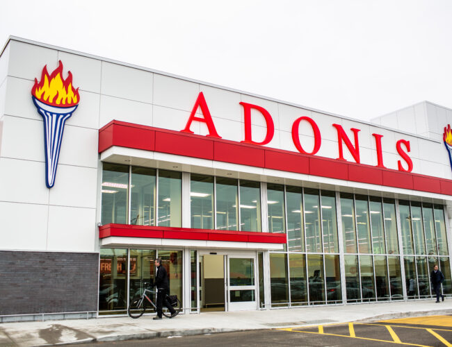 Concours : Remportez VINGT QUATRE cartes cadeaux épicerie Marché Adonis de 200 dollars chacune