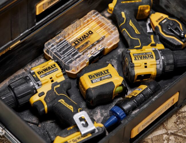 Participez au Concours BMR et Tentez de Gagner un Ensemble Dewalt Atomic 20 V Max ! 🛠️